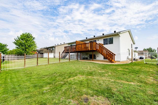 955 42nd Avenue W, West Fargo, ND 58078