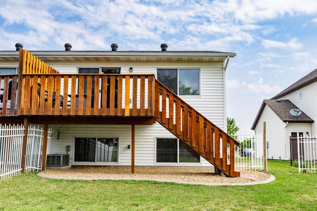 955 42nd Avenue W, West Fargo, ND 58078