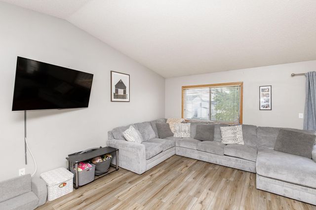 955 42nd Avenue W, West Fargo, ND 58078