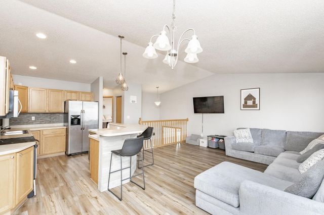 955 42nd Avenue W, West Fargo, ND 58078