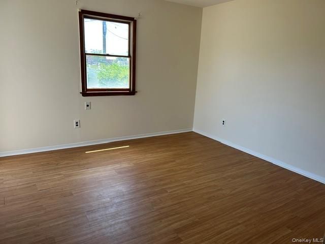 32 Gables Drive, Hicksville, NY 11801