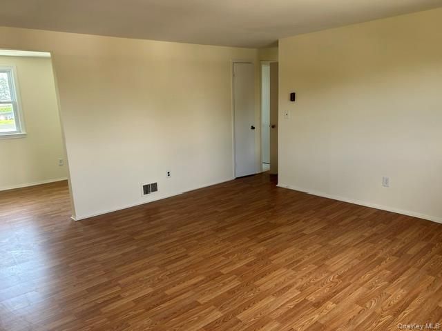 32 Gables Drive, Hicksville, NY 11801
