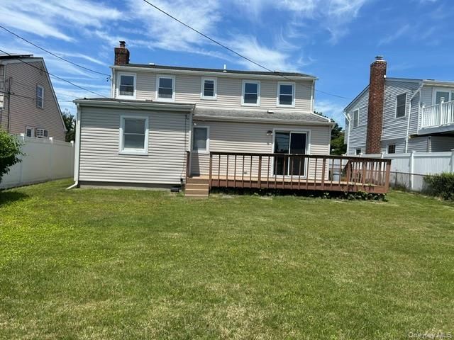 32 Gables Drive, Hicksville, NY 11801