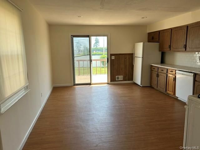 32 Gables Drive, Hicksville, NY 11801