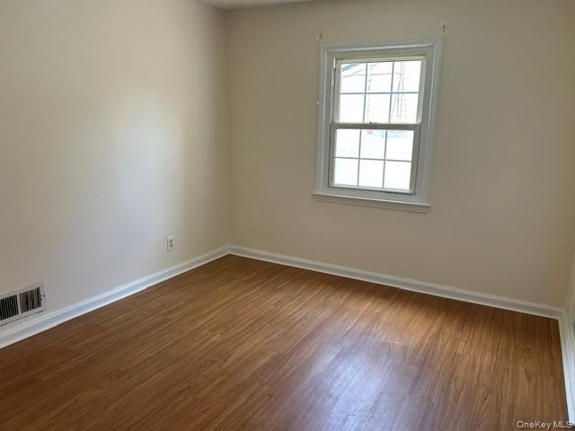 32 Gables Drive, Hicksville, NY 11801