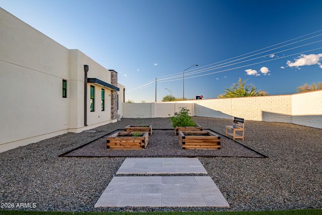 3964 E PENEDES Drive, Gilbert, AZ 85298