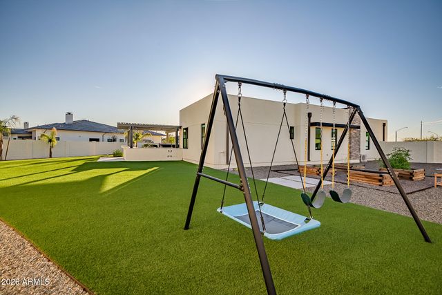 3964 E PENEDES Drive, Gilbert, AZ 85298