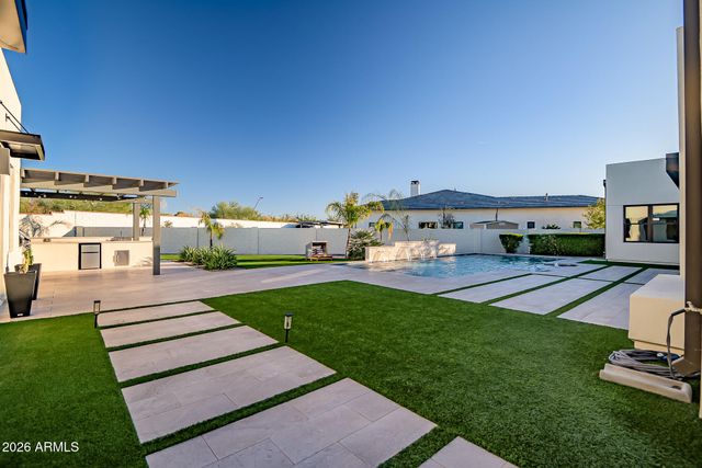 3964 E PENEDES Drive, Gilbert, AZ 85298