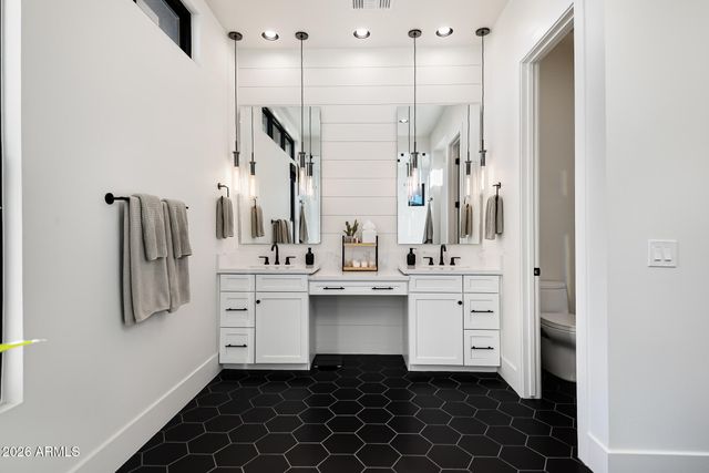 3964 E PENEDES Drive, Gilbert, AZ 85298