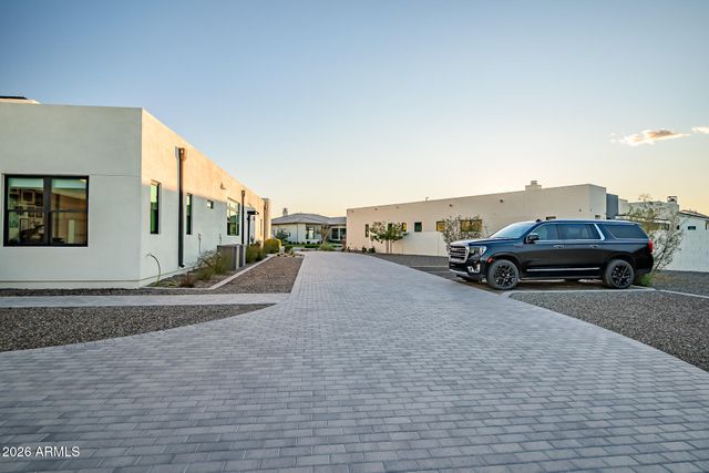 3964 E PENEDES Drive, Gilbert, AZ 85298