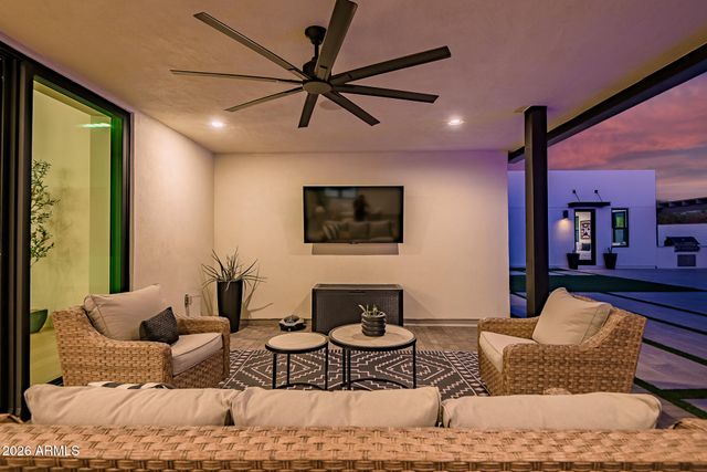 3964 E PENEDES Drive, Gilbert, AZ 85298