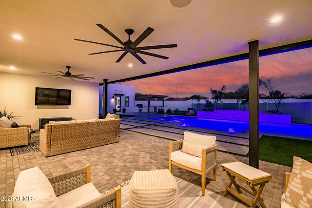 3964 E PENEDES Drive, Gilbert, AZ 85298