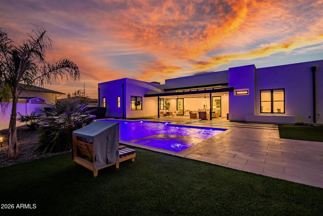 3964 E PENEDES Drive, Gilbert, AZ 85298