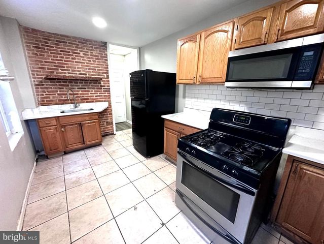 233 S GILMOR ST, Baltimore, MD 21223