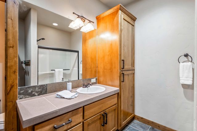 360 Vista Rim Drive, Redmond, OR 97756