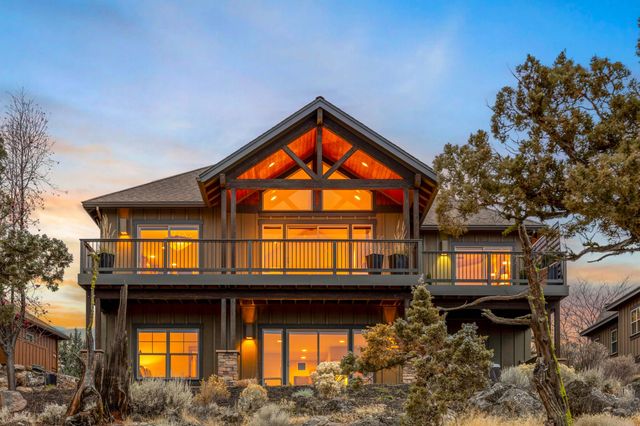 360 Vista Rim Drive, Redmond, OR 97756