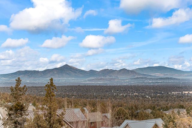 360 Vista Rim Drive, Redmond, OR 97756