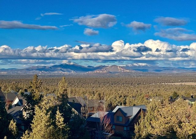 360 Vista Rim Drive, Redmond, OR 97756
