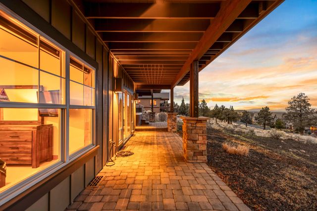 360 Vista Rim Drive, Redmond, OR 97756