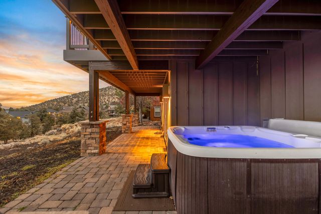 360 Vista Rim Drive, Redmond, OR 97756