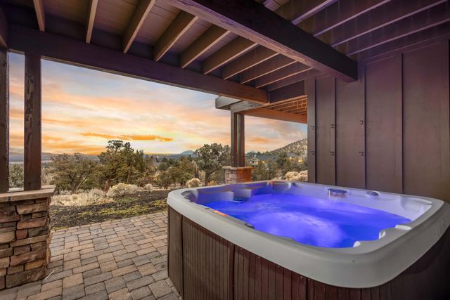 360 Vista Rim Drive, Redmond, OR 97756