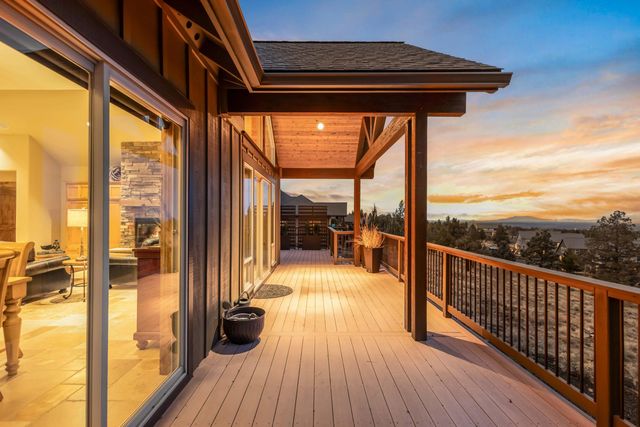 360 Vista Rim Drive, Redmond, OR 97756