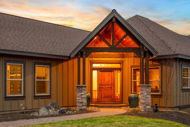 360 Vista Rim Drive, Redmond, OR 97756