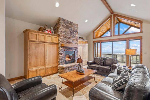 360 Vista Rim Drive, Redmond, OR 97756