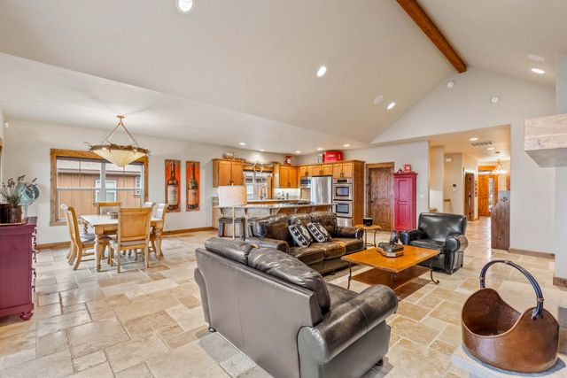 360 Vista Rim Drive, Redmond, OR 97756