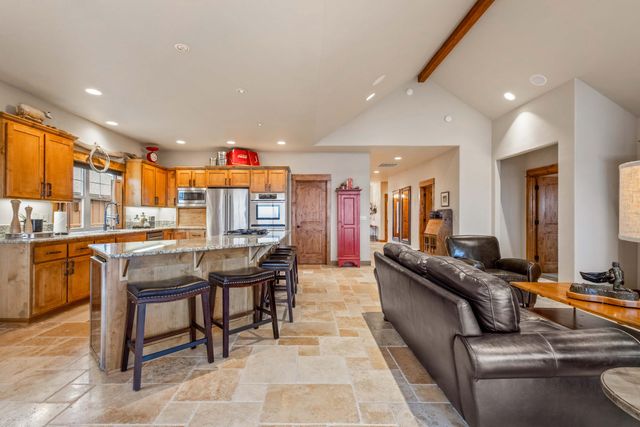 360 Vista Rim Drive, Redmond, OR 97756