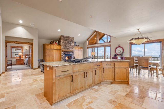 360 Vista Rim Drive, Redmond, OR 97756