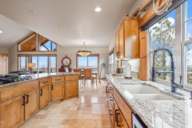 360 Vista Rim Drive, Redmond, OR 97756