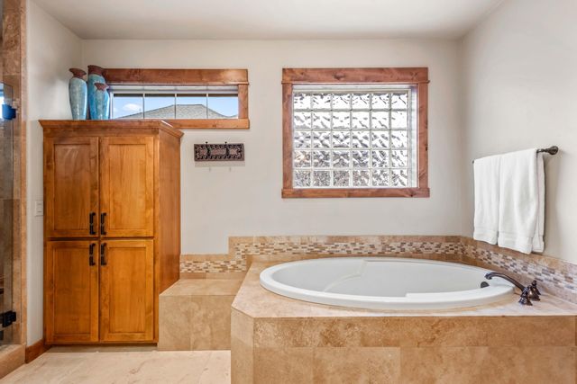 360 Vista Rim Drive, Redmond, OR 97756