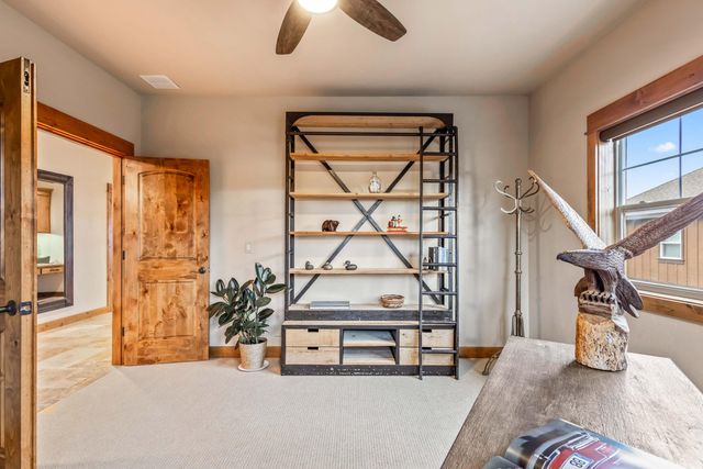 360 Vista Rim Drive, Redmond, OR 97756