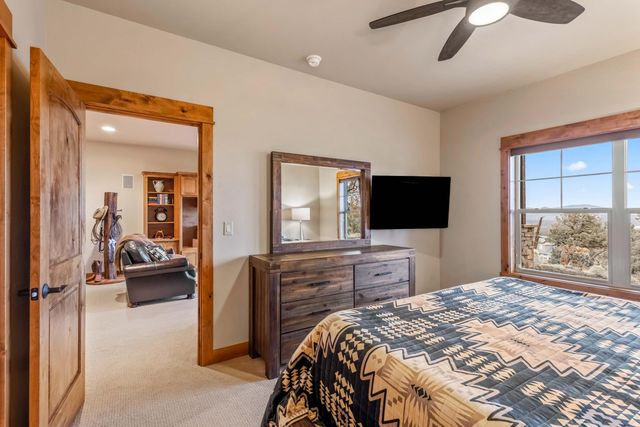 360 Vista Rim Drive, Redmond, OR 97756