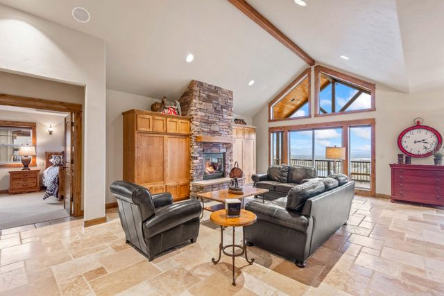 360 Vista Rim Drive, Redmond, OR 97756