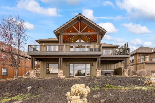 360 Vista Rim Drive, Redmond, OR 97756