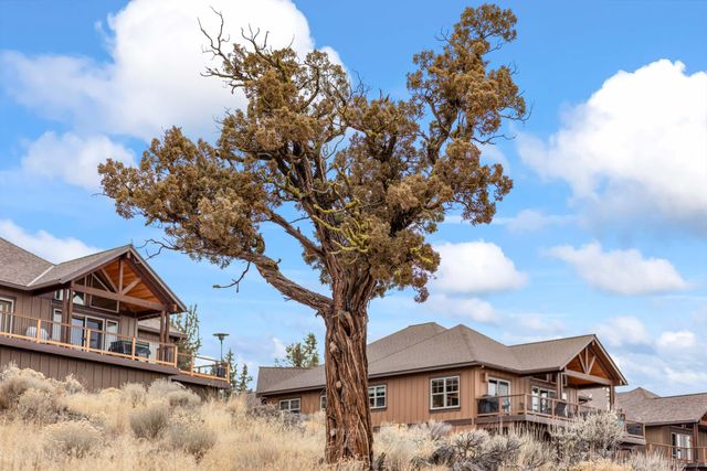 360 Vista Rim Drive, Redmond, OR 97756