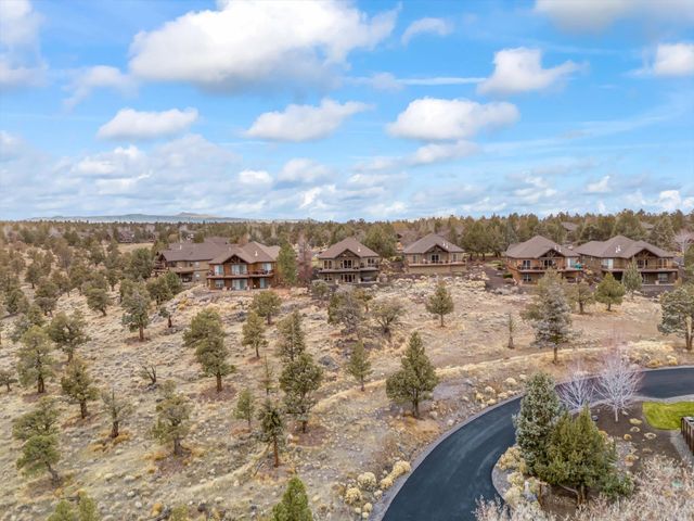 360 Vista Rim Drive, Redmond, OR 97756