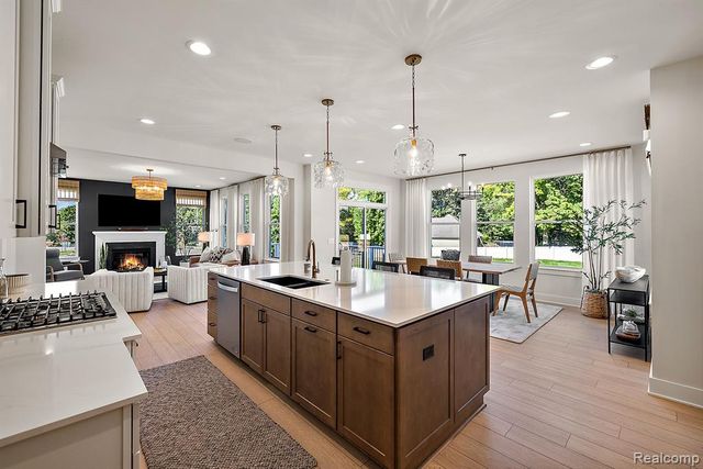 29104 Myles Andrew Drive, South Lyon, MI 48178