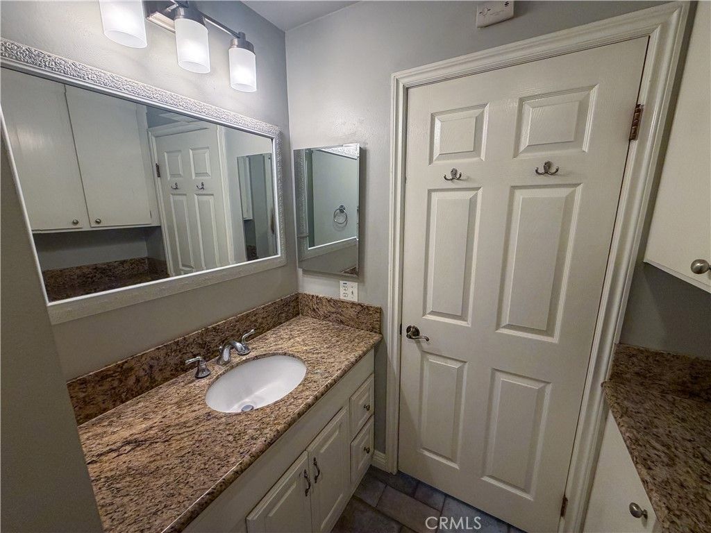 Image 18 of property listing at 700 E Lake 67, Orange, CA 92866
