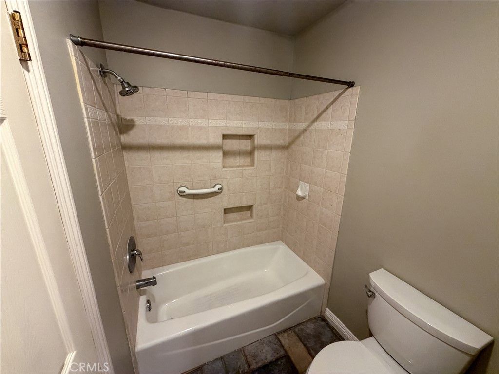 Image 19 of property listing at 700 E Lake 67, Orange, CA 92866