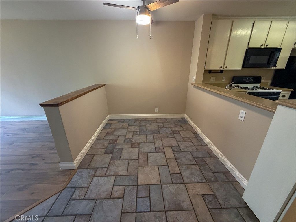 Image 8 of property listing at 700 E Lake 67, Orange, CA 92866