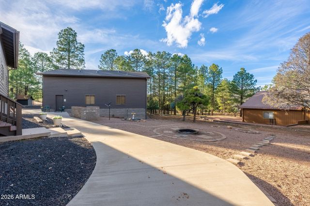 2214 Mountain Lion Lane, Overgaard, AZ 85933