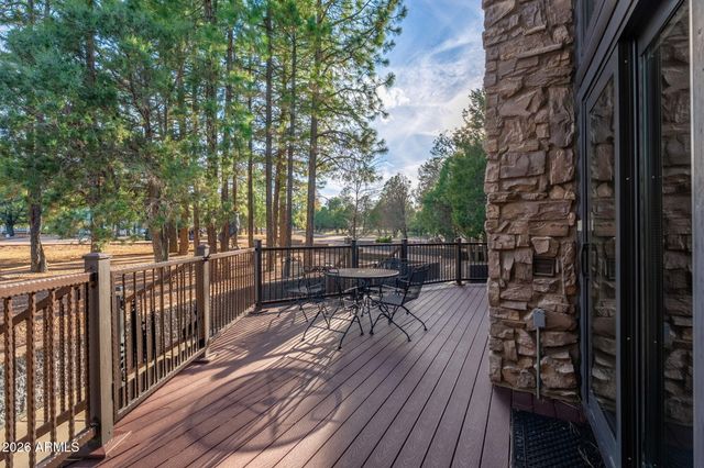 2214 Mountain Lion Lane, Overgaard, AZ 85933