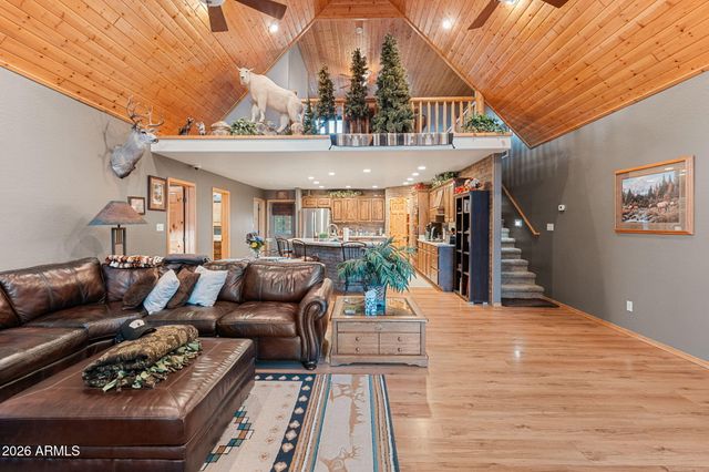 2214 Mountain Lion Lane, Overgaard, AZ 85933