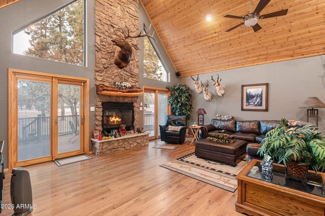 2214 Mountain Lion Lane, Overgaard, AZ 85933