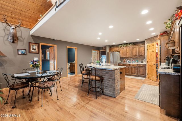 2214 Mountain Lion Lane, Overgaard, AZ 85933