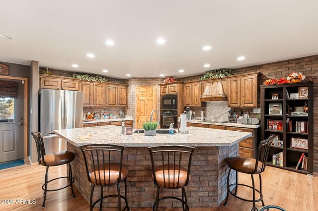 2214 Mountain Lion Lane, Overgaard, AZ 85933