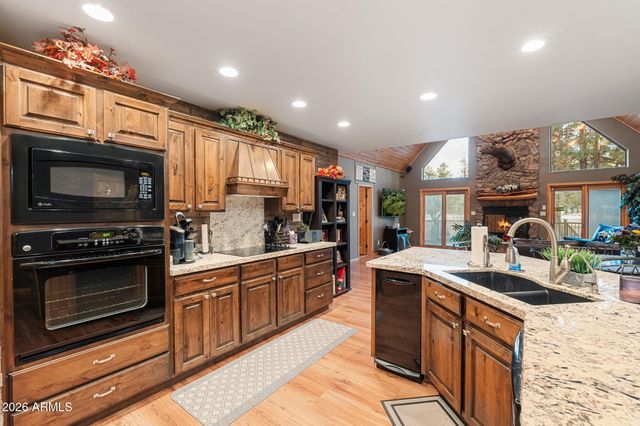 2214 Mountain Lion Lane, Overgaard, AZ 85933